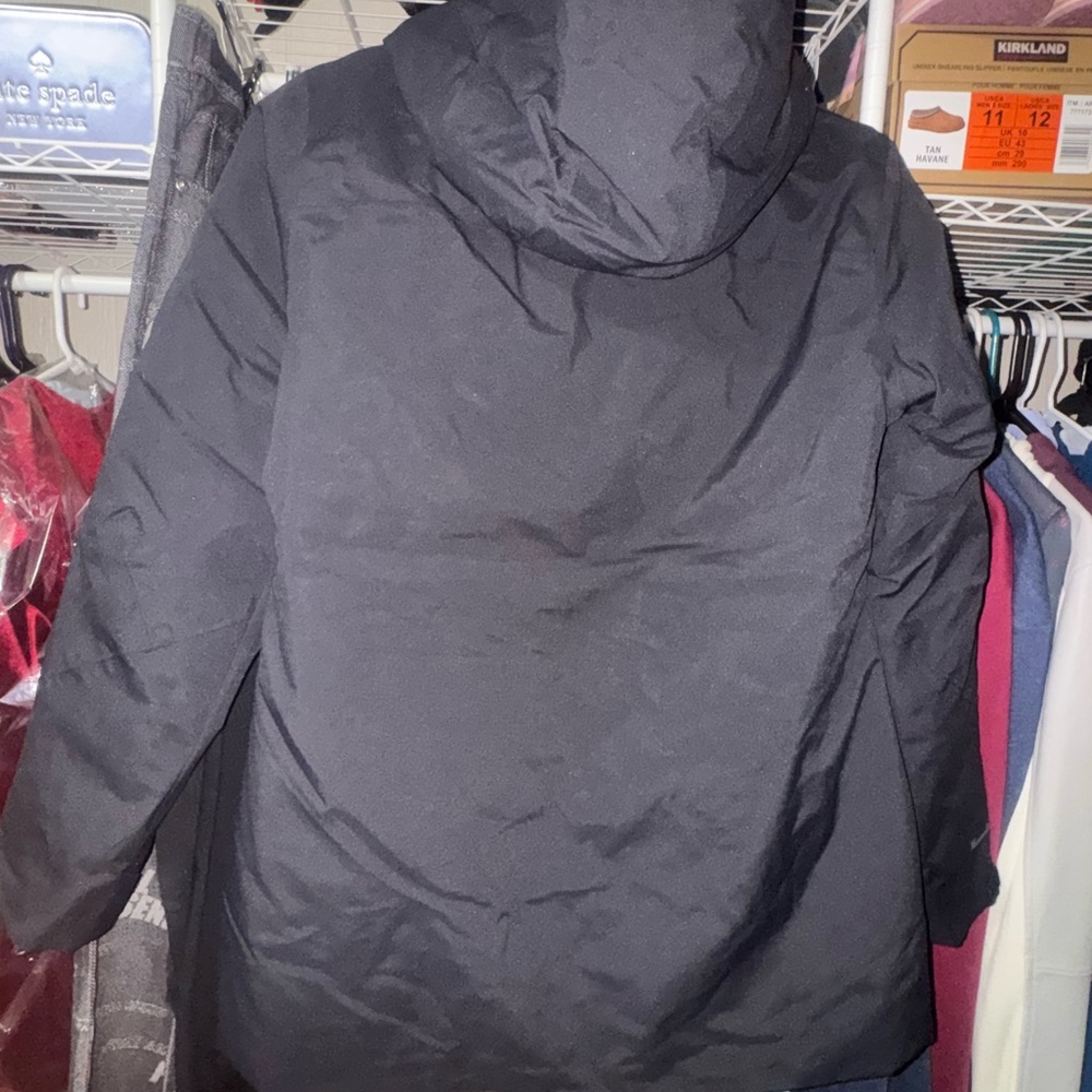 Moosejaw Men's Sleek Black and Gray Puffer Jacket - Picture 8 of 8
